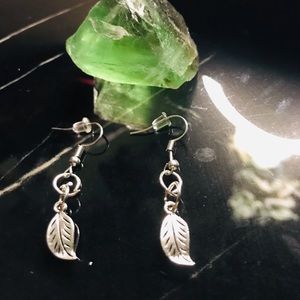 Hand-crafted silver feather 🪶 dangle earrings